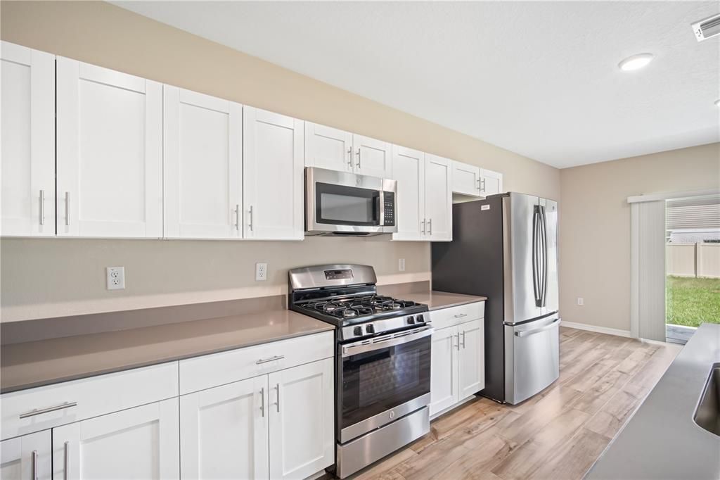 待售: $435,000 (4 贝兹, 2 浴室, 2226 平方英尺)