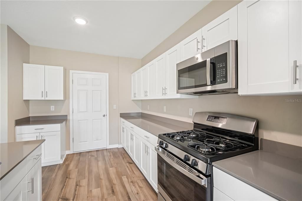 待售: $435,000 (4 贝兹, 2 浴室, 2226 平方英尺)