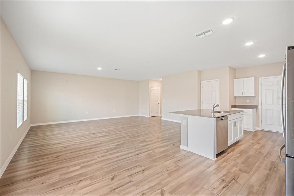 待售: $435,000 (4 贝兹, 2 浴室, 2226 平方英尺)