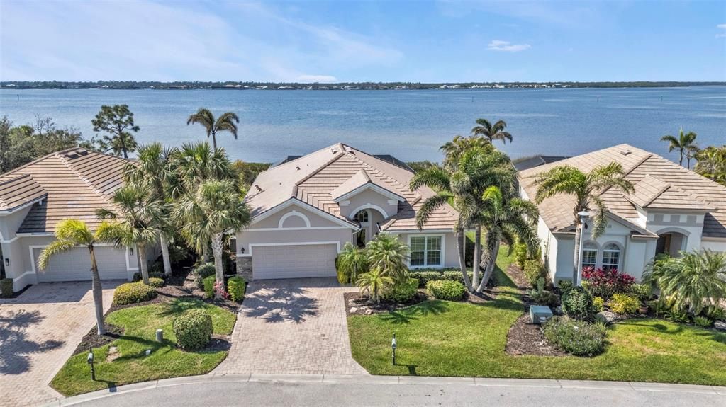 For Sale: $795,000 (3 beds, 2 baths, 2017 Square Feet)