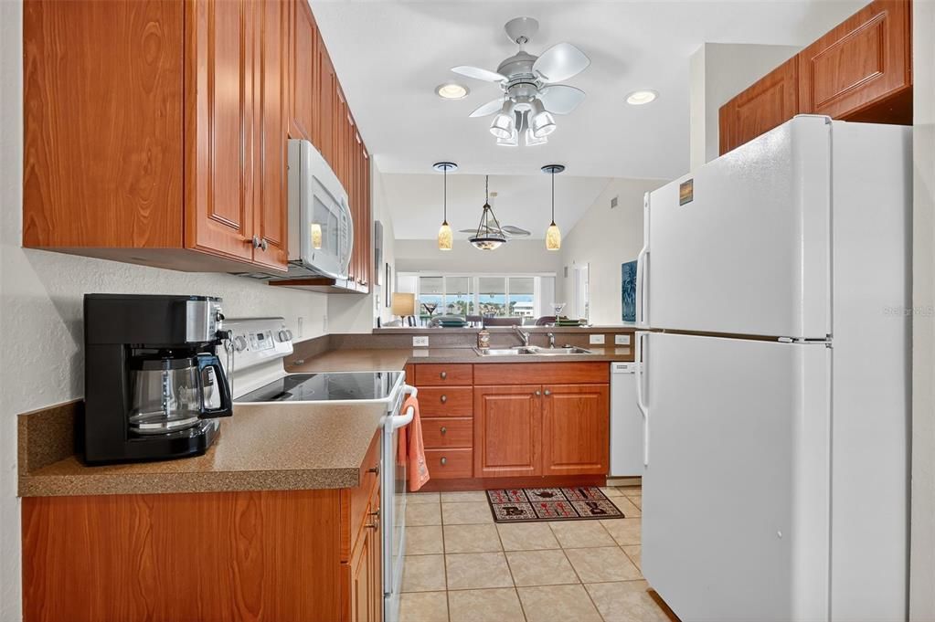 待售: $174,900 (2 贝兹, 2 浴室, 1250 平方英尺)