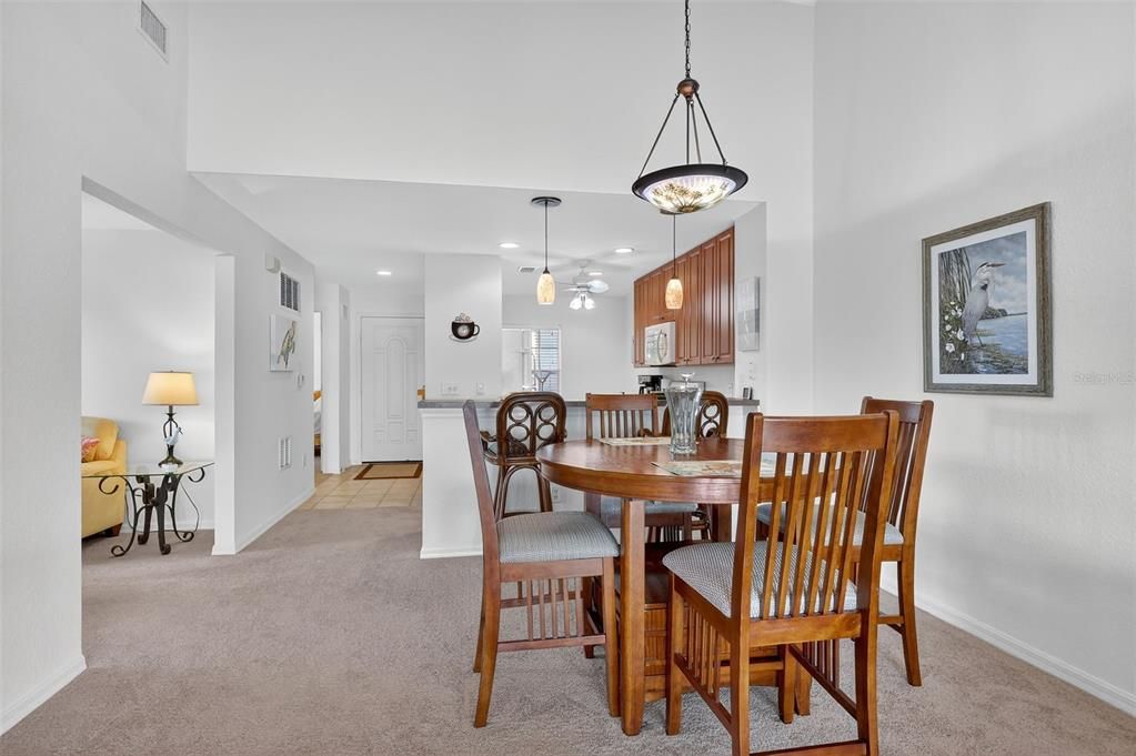 待售: $174,900 (2 贝兹, 2 浴室, 1250 平方英尺)