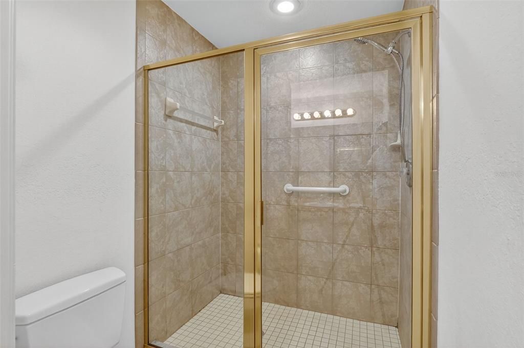 待售: $174,900 (2 贝兹, 2 浴室, 1250 平方英尺)