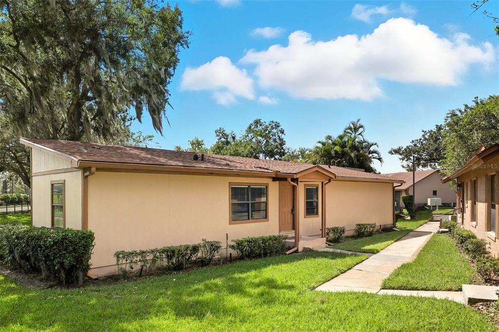 For Sale: $174,900 (2 beds, 2 baths, 840 Square Feet)