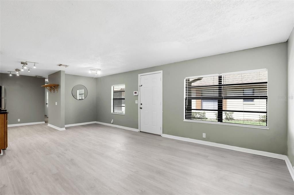 For Sale: $174,900 (2 beds, 2 baths, 840 Square Feet)