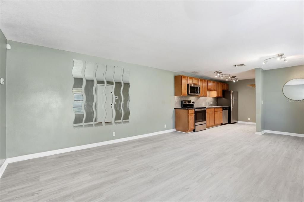 For Sale: $174,900 (2 beds, 2 baths, 840 Square Feet)