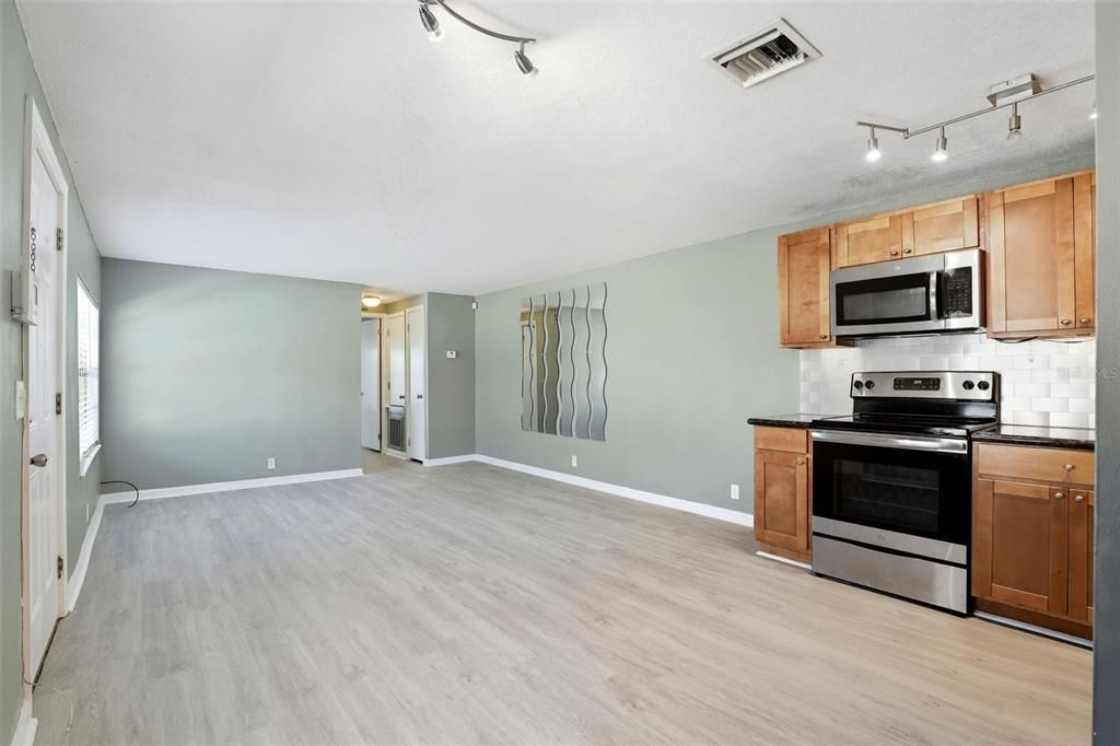 For Sale: $174,900 (2 beds, 2 baths, 840 Square Feet)