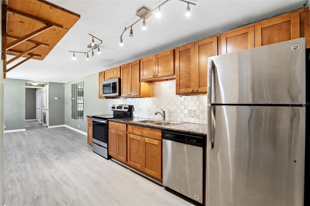 For Sale: $174,900 (2 beds, 2 baths, 840 Square Feet)