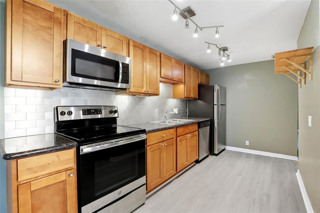 For Sale: $174,900 (2 beds, 2 baths, 840 Square Feet)