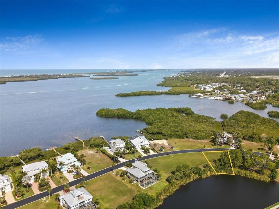 待售: $365,000 (0.31 acres)