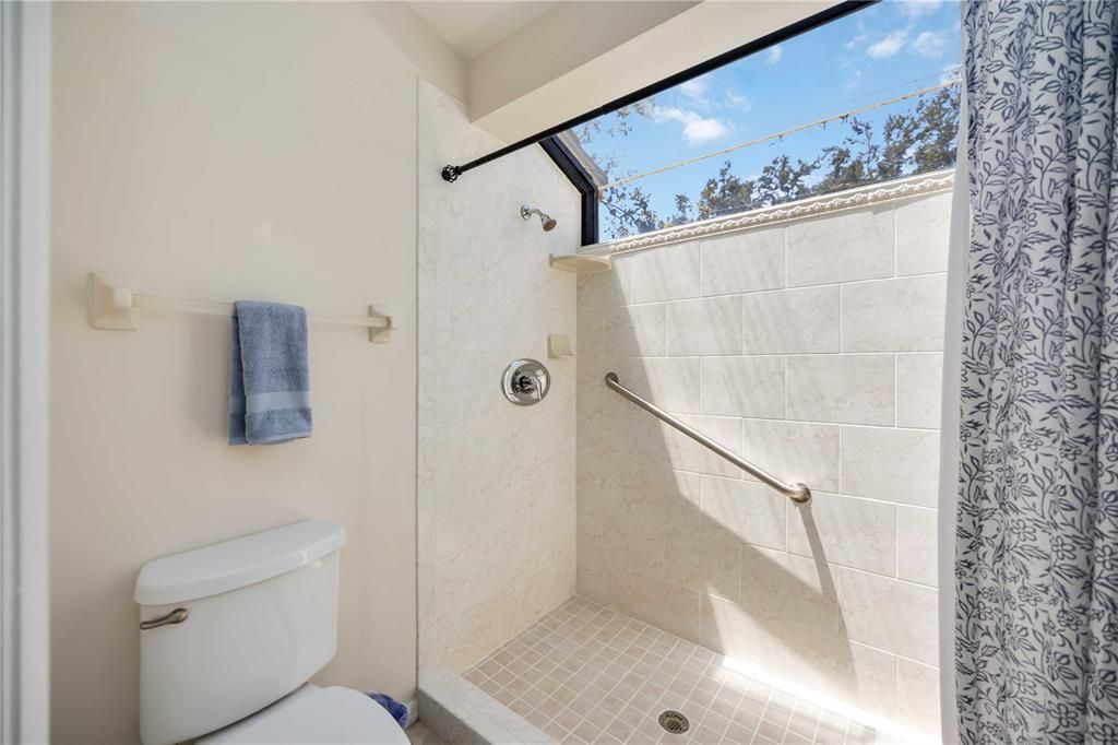 For Sale: $275,000 (2 beds, 2 baths, 1401 Square Feet)