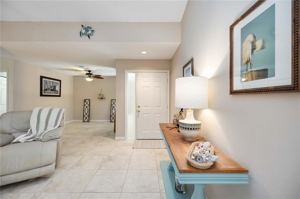 For Sale: $275,000 (2 beds, 2 baths, 1401 Square Feet)