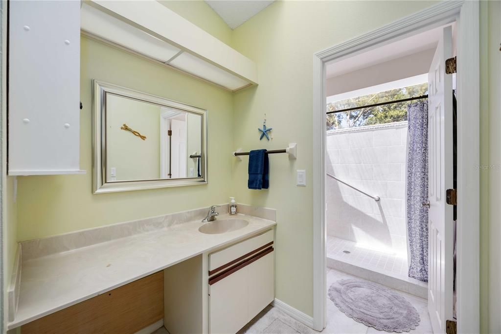 For Sale: $275,000 (2 beds, 2 baths, 1401 Square Feet)