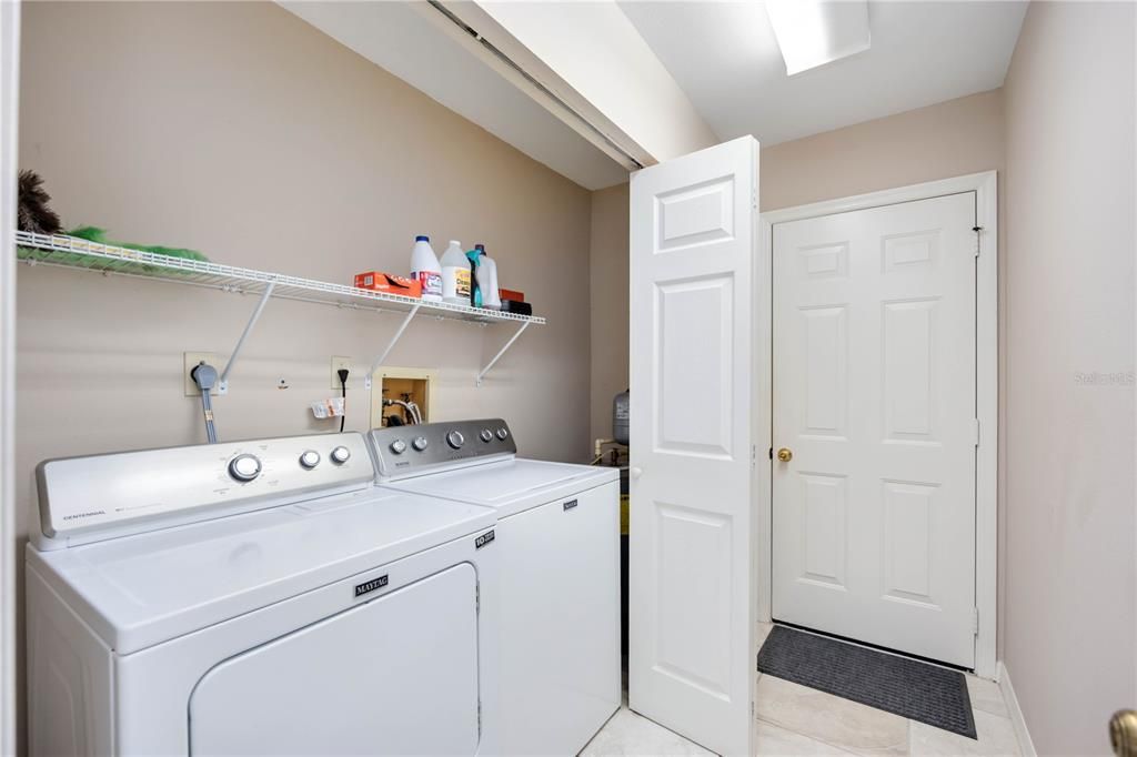 For Sale: $275,000 (2 beds, 2 baths, 1401 Square Feet)