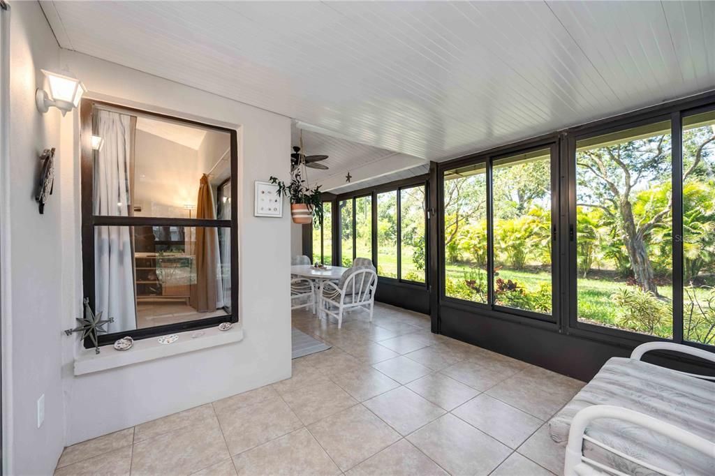 For Sale: $275,000 (2 beds, 2 baths, 1401 Square Feet)