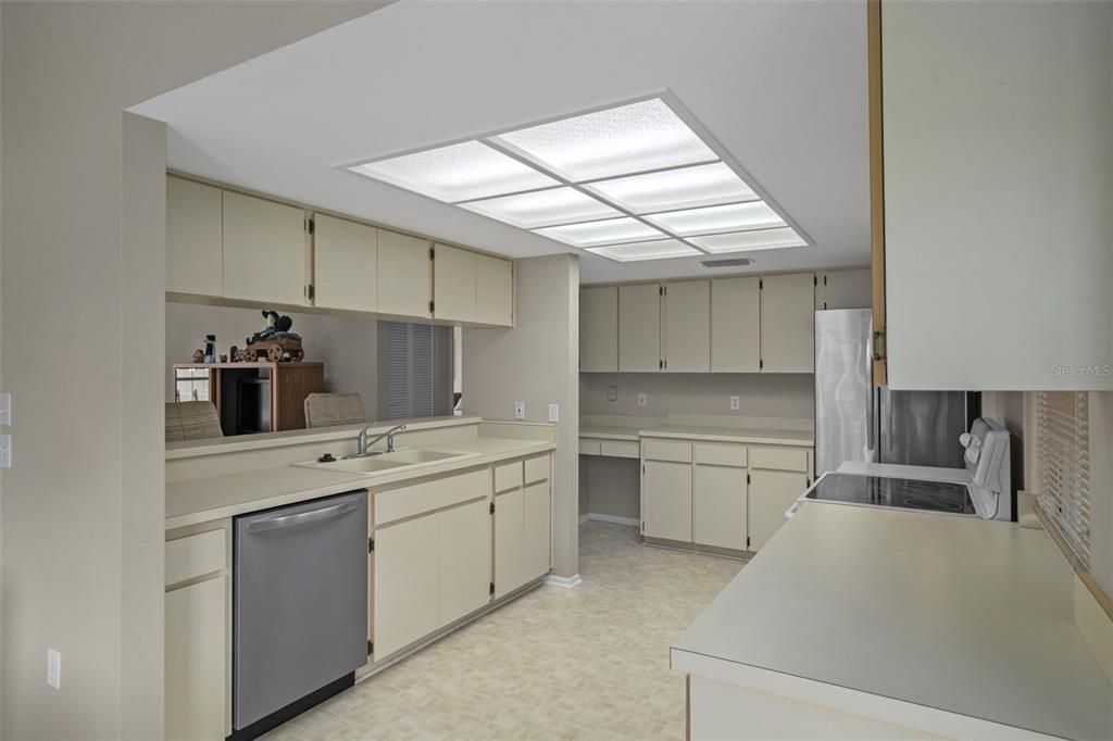 Active With Contract: $325,000 (3 beds, 2 baths, 1848 Square Feet)