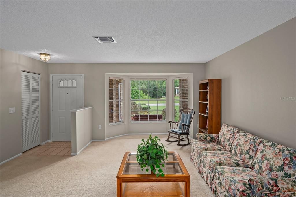 Active With Contract: $325,000 (3 beds, 2 baths, 1848 Square Feet)