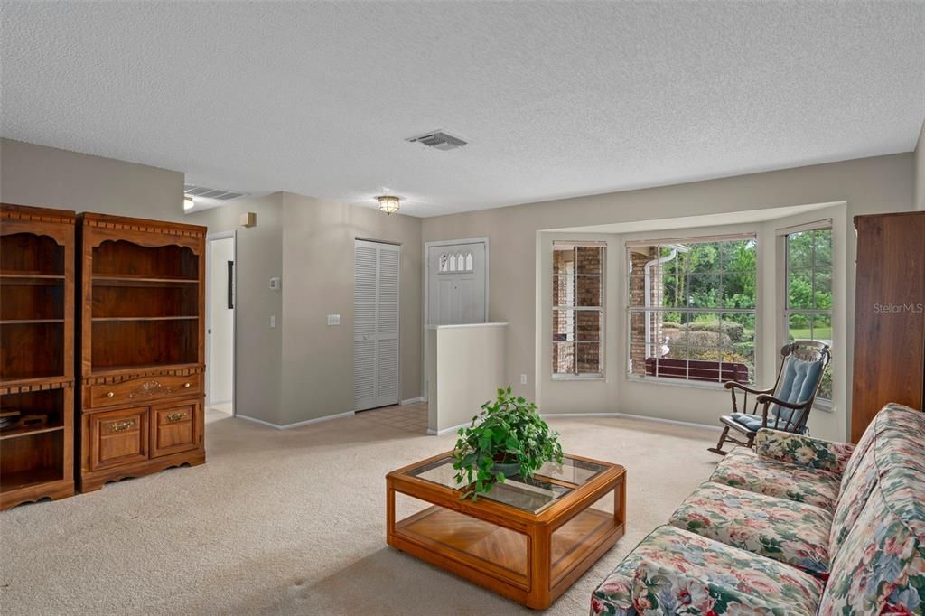 Active With Contract: $325,000 (3 beds, 2 baths, 1848 Square Feet)