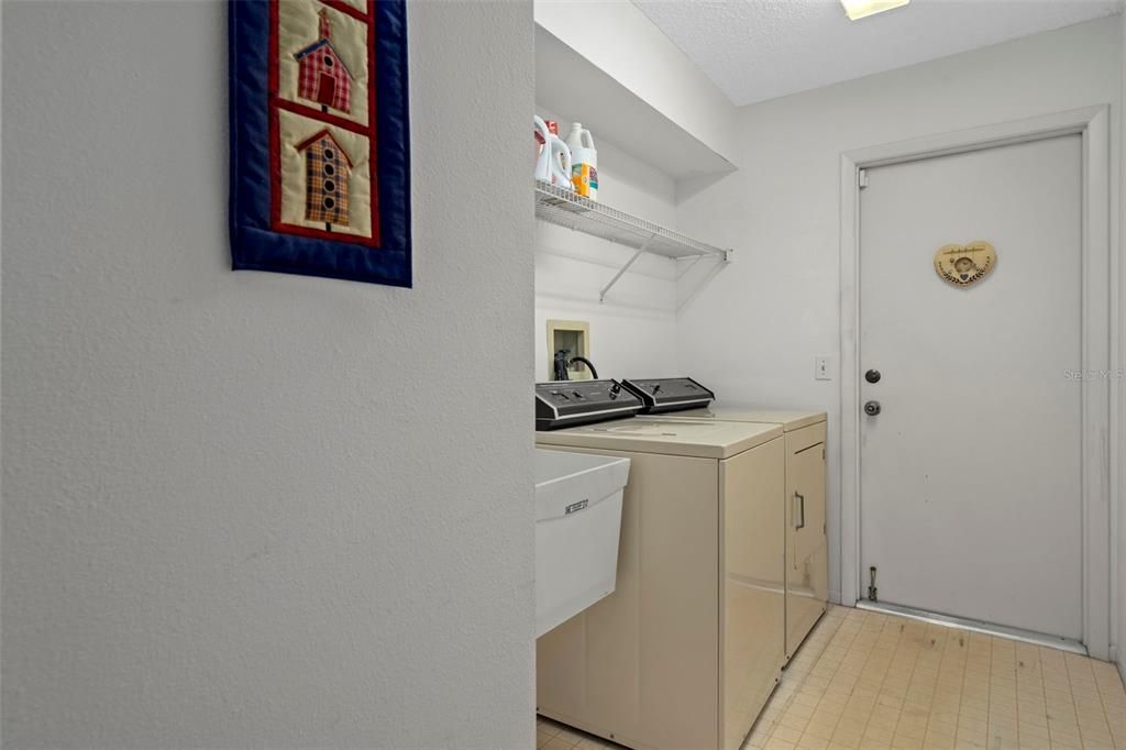 Active With Contract: $325,000 (3 beds, 2 baths, 1848 Square Feet)