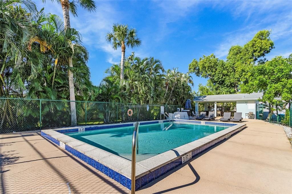 For Sale: $179,000 (2 beds, 2 baths, 987 Square Feet)