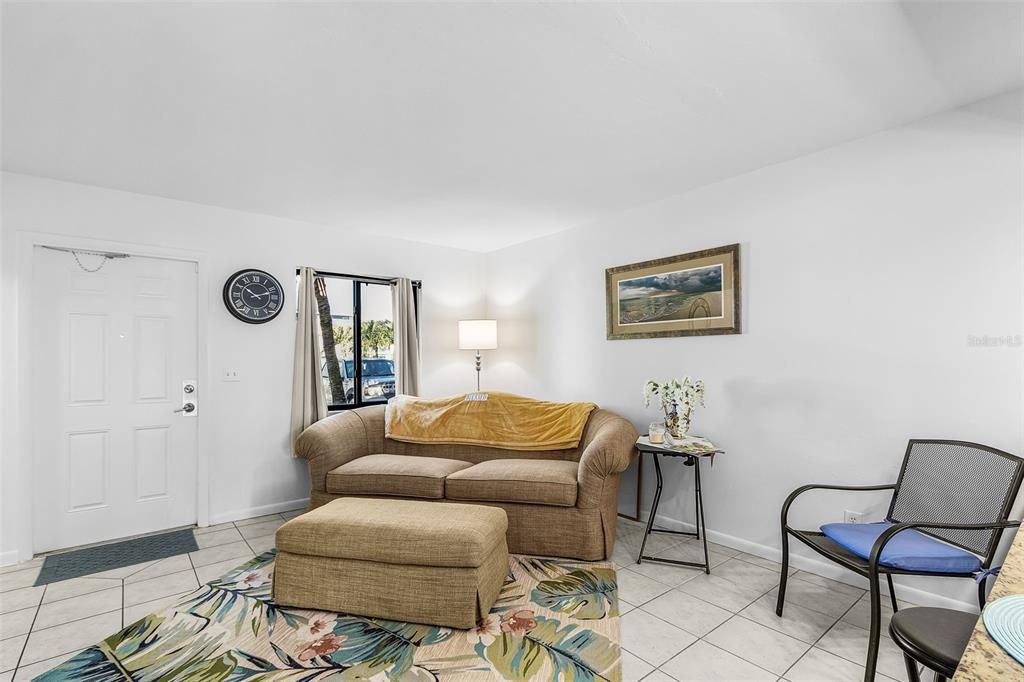 For Sale: $179,000 (2 beds, 2 baths, 987 Square Feet)