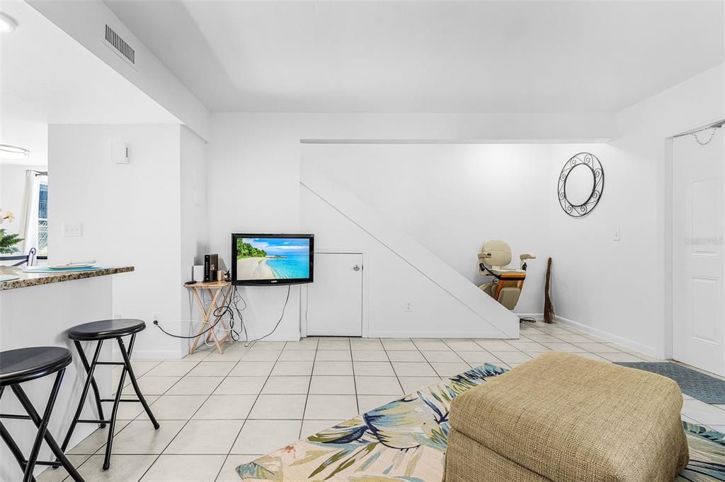 For Sale: $179,000 (2 beds, 2 baths, 987 Square Feet)