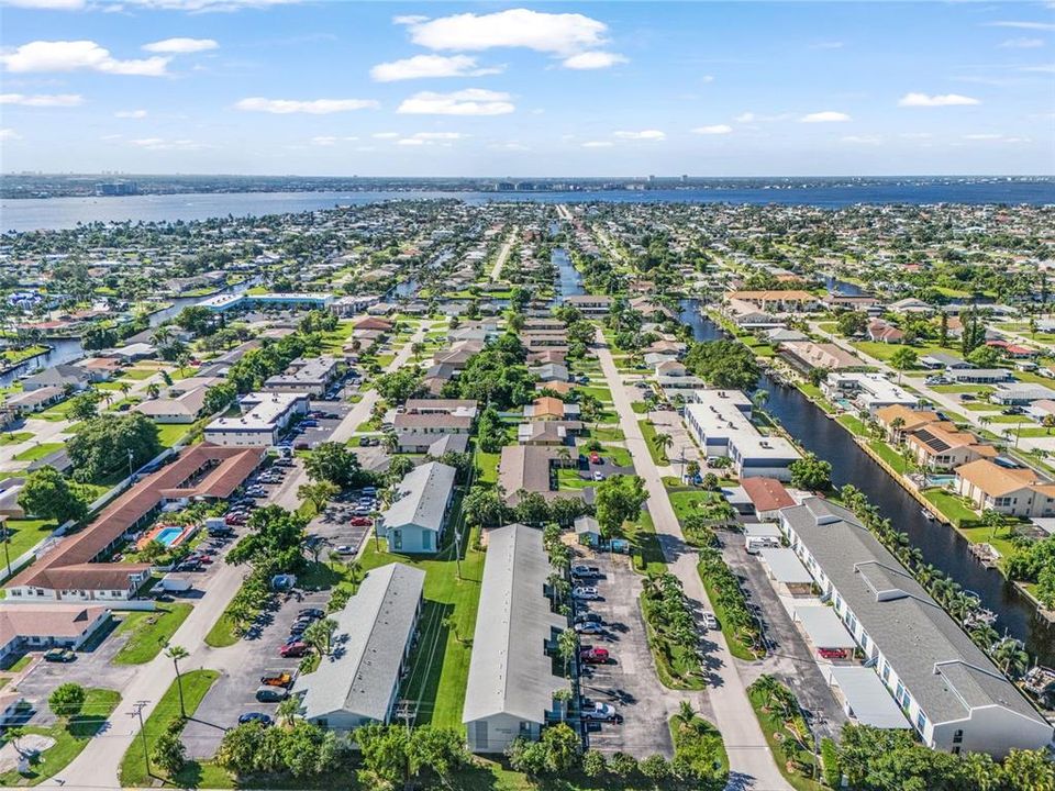 For Sale: $179,000 (2 beds, 2 baths, 987 Square Feet)