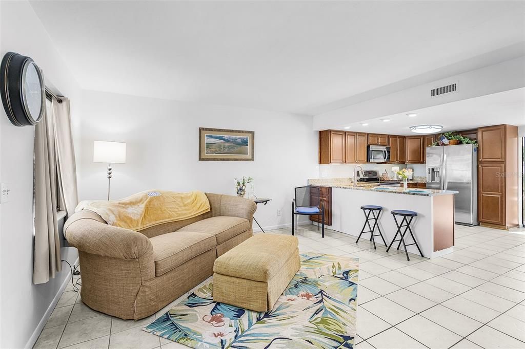 For Sale: $179,000 (2 beds, 2 baths, 987 Square Feet)