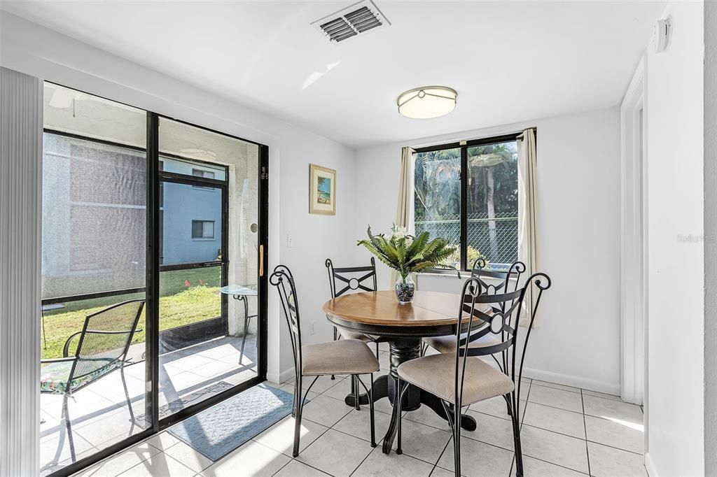 For Sale: $179,000 (2 beds, 2 baths, 987 Square Feet)