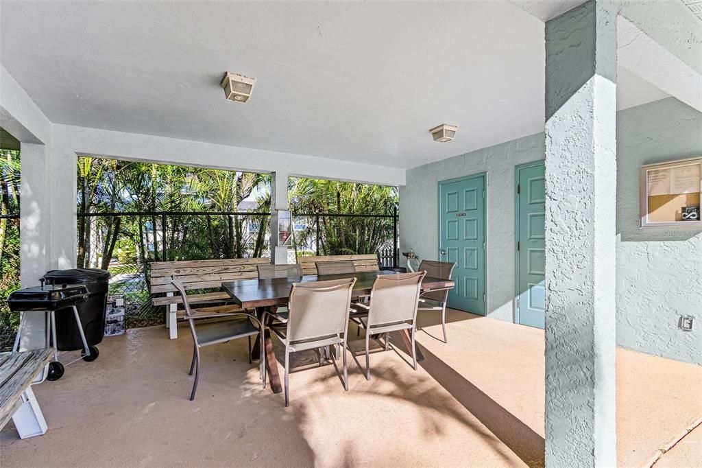 For Sale: $179,000 (2 beds, 2 baths, 987 Square Feet)