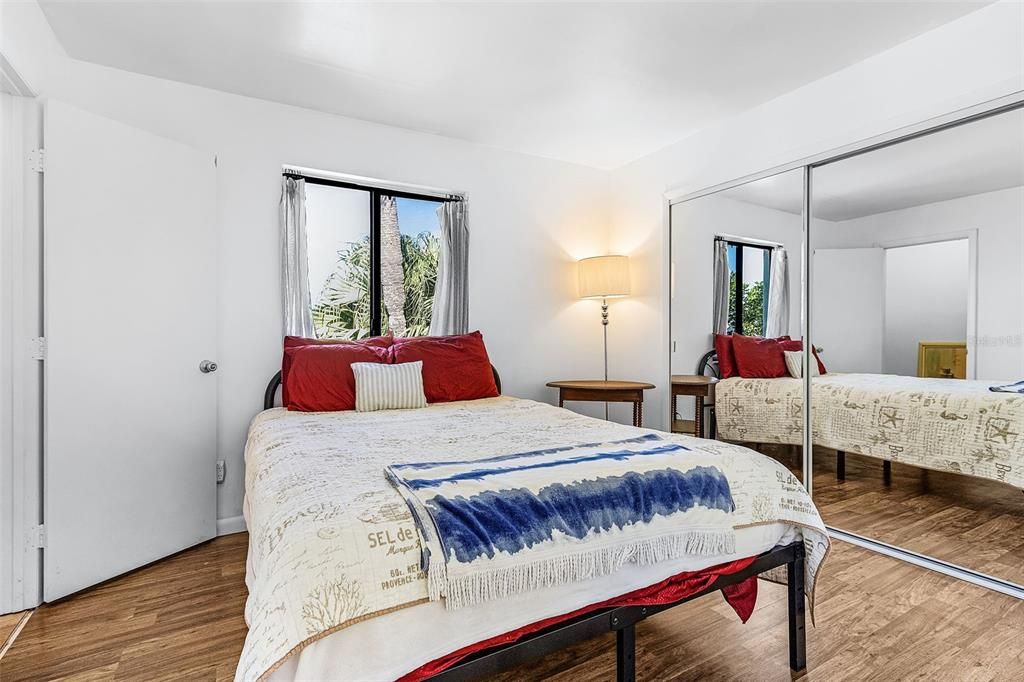 For Sale: $179,000 (2 beds, 2 baths, 987 Square Feet)