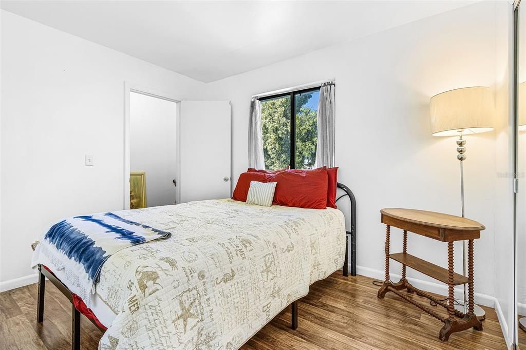 For Sale: $179,000 (2 beds, 2 baths, 987 Square Feet)