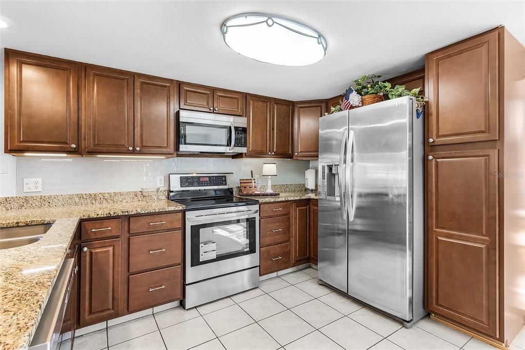For Sale: $179,000 (2 beds, 2 baths, 987 Square Feet)