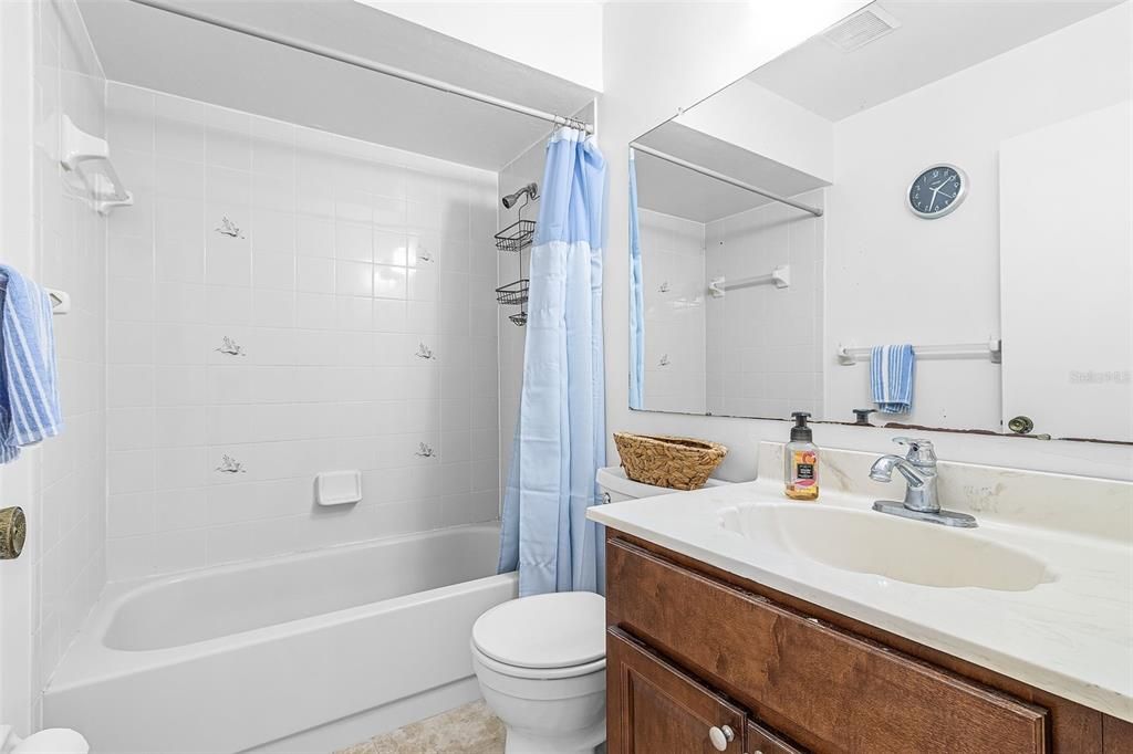 For Sale: $179,000 (2 beds, 2 baths, 987 Square Feet)