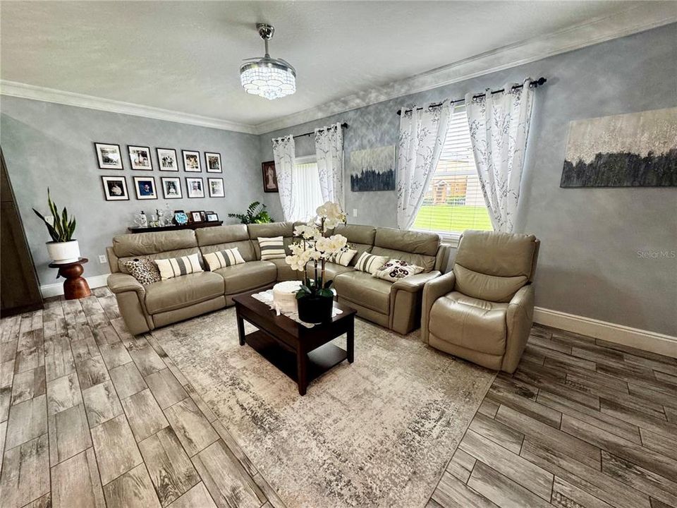 En Venta: $310,000 (3 camas, 2 baños, 1768 Pies cuadrados)