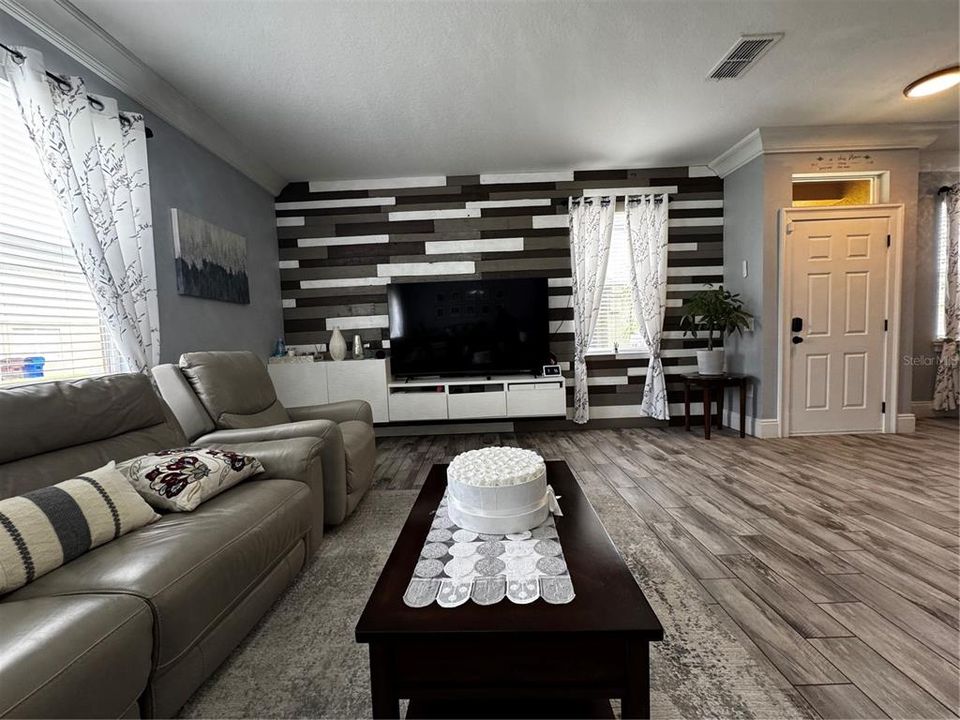 En Venta: $310,000 (3 camas, 2 baños, 1768 Pies cuadrados)