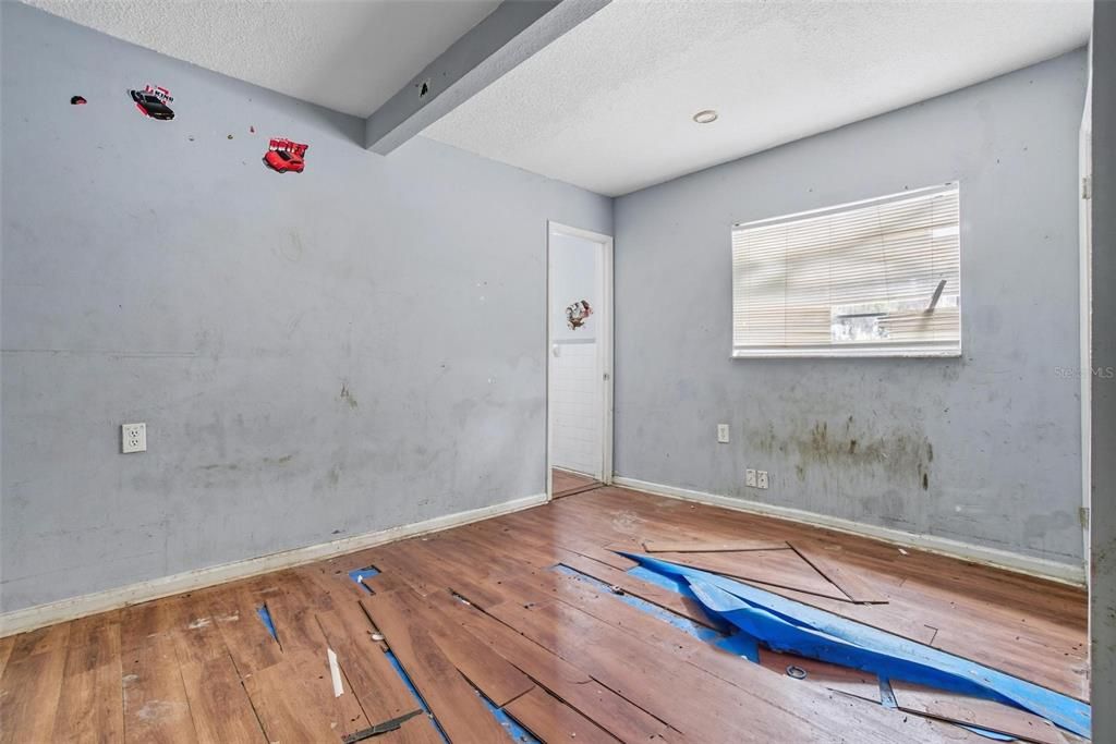 En Venta: $210,000 (3 camas, 2 baños, 1250 Pies cuadrados)