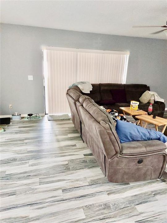 合同活跃: $329,000 (3 贝兹, 2 浴室, 1451 平方英尺)