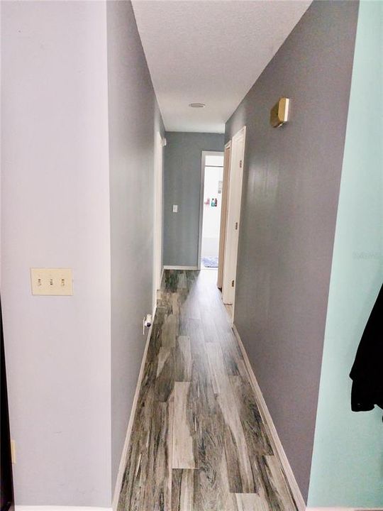 合同活跃: $329,000 (3 贝兹, 2 浴室, 1451 平方英尺)