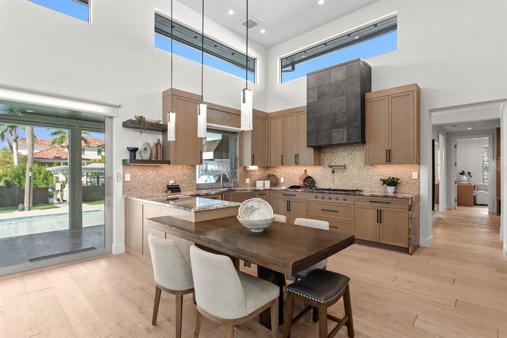 На продажу: $6,499,000 (4 спален, 4 ванн, 4325 Квадратных фут)