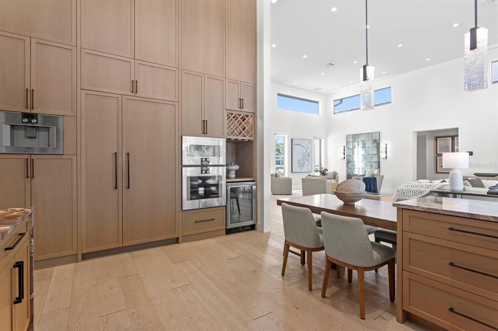 На продажу: $6,499,000 (4 спален, 4 ванн, 4325 Квадратных фут)