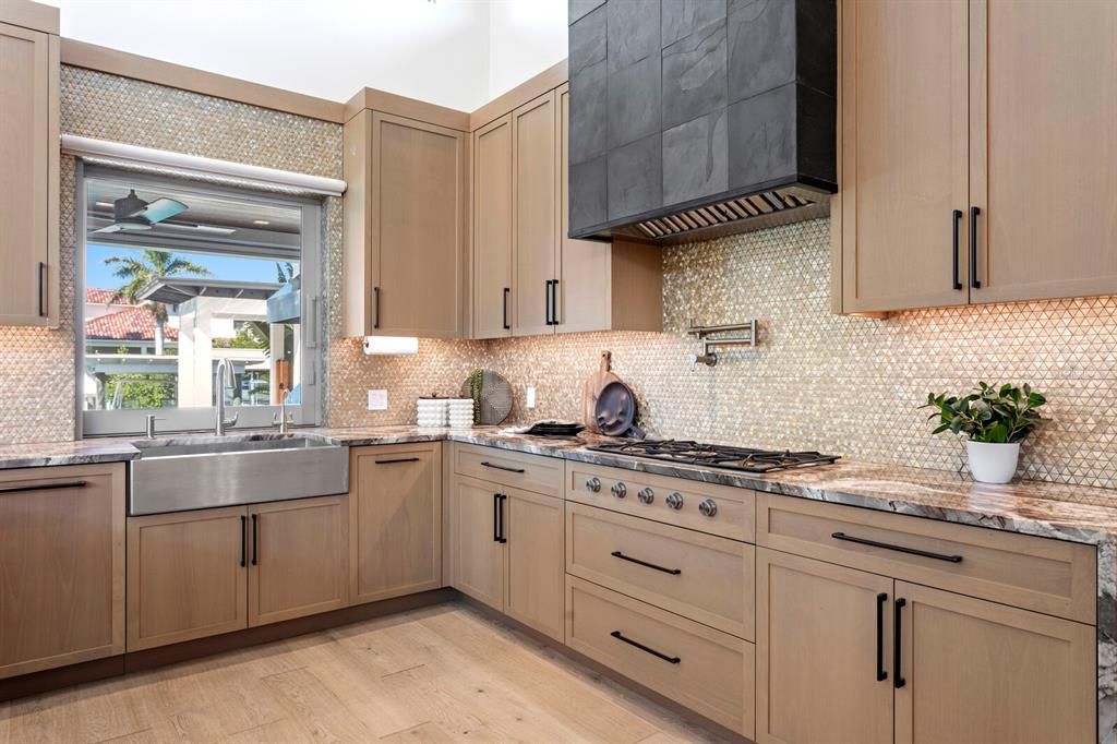 На продажу: $6,499,000 (4 спален, 4 ванн, 4325 Квадратных фут)