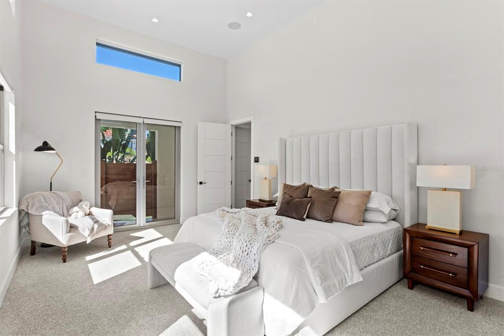 На продажу: $6,499,000 (4 спален, 4 ванн, 4325 Квадратных фут)