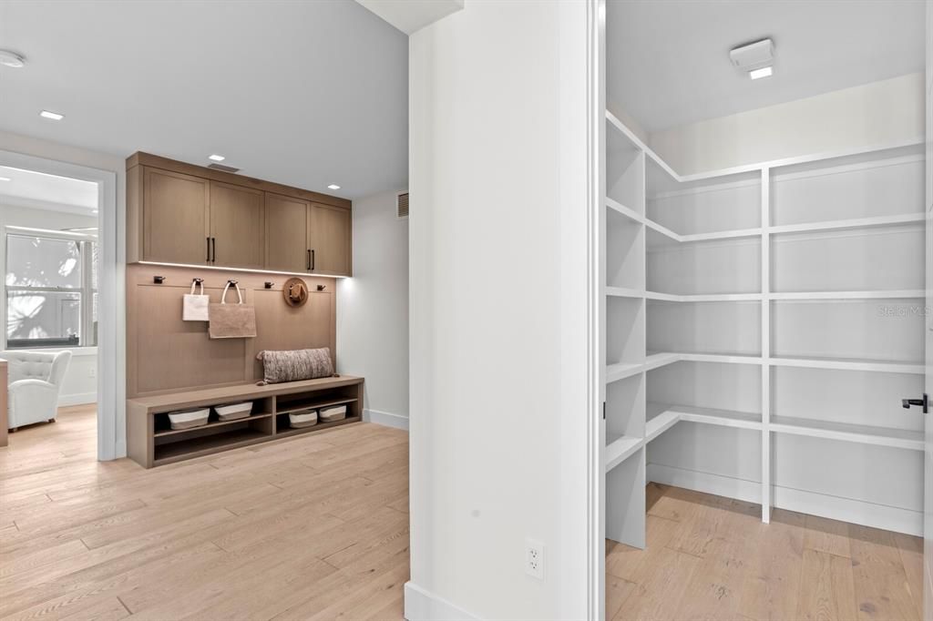 На продажу: $6,499,000 (4 спален, 4 ванн, 4325 Квадратных фут)