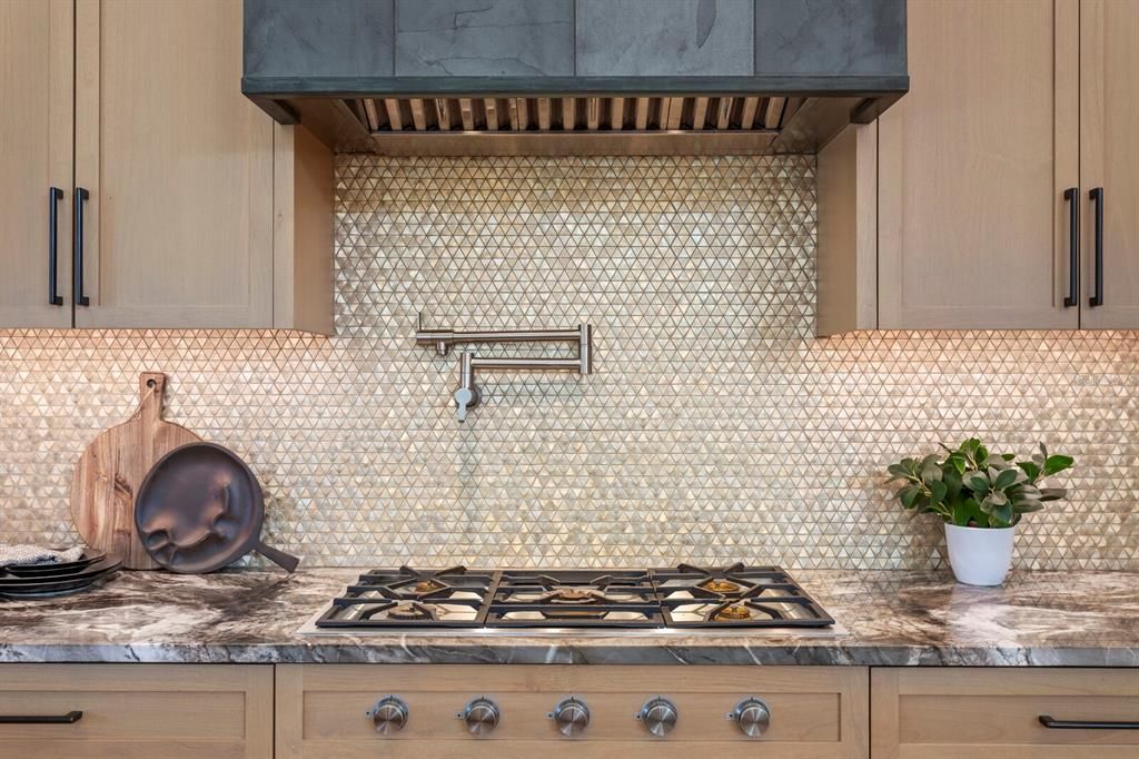 На продажу: $6,499,000 (4 спален, 4 ванн, 4325 Квадратных фут)