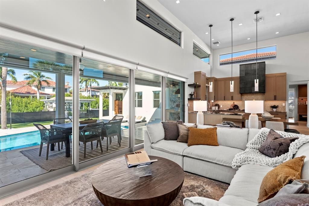 На продажу: $6,499,000 (4 спален, 4 ванн, 4325 Квадратных фут)