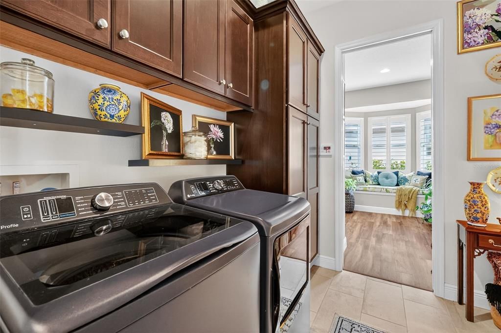 For Sale: $575,000 (2 beds, 2 baths, 2033 Square Feet)