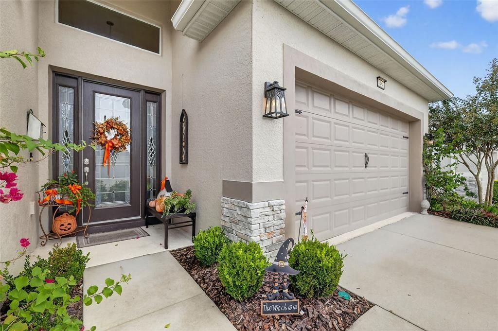 For Sale: $575,000 (2 beds, 2 baths, 2033 Square Feet)