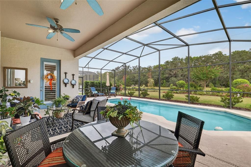 For Sale: $575,000 (2 beds, 2 baths, 2033 Square Feet)