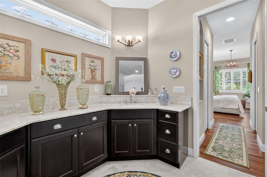 For Sale: $575,000 (2 beds, 2 baths, 2033 Square Feet)